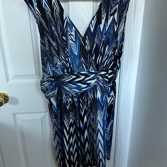 Blue and black patterned dress . - Picture 6 of 8